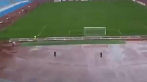 أمطار غزيرة تضرب ملعب رادس قبل مواجهة الأهلي والترجي في دوري أبطال أفريقيا