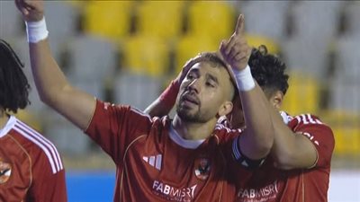 al mokawloon vs al ahly.. رأسية محمود حسن تريزيجيه تمنح الأهلي التقدم على المقاولون العرب في الشوط الأول بالدوري المصري الممتاز