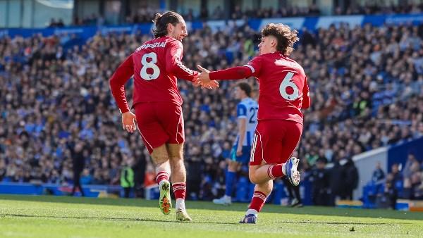 الدوري الإنجليزي.. تعادل مثير بين ليفربول وبرايتون في الشوط الأول