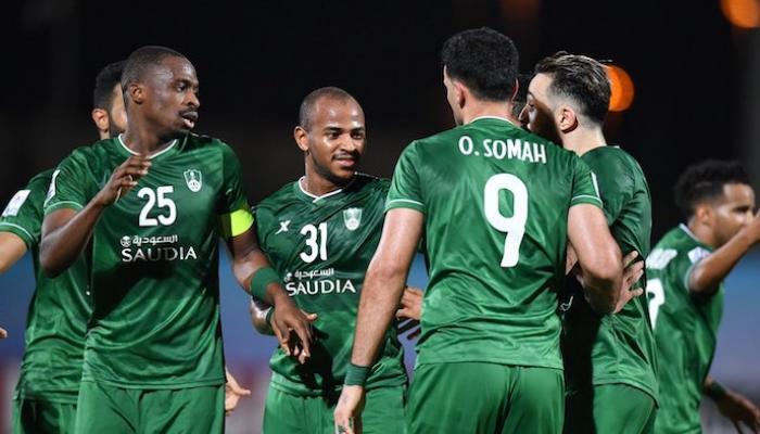 أهلي جدة يسحق ضمك بثلاثية ويطارد الهلال على وصافة الدوري السعودي