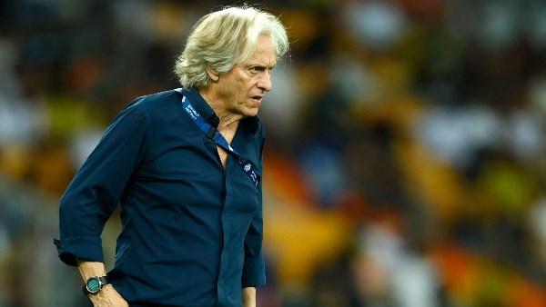 النصر السعودي يتصدر الدوري وجيسوس تحت النار.. انتقادات حادة للمدرب قبل الحسم