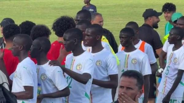 لفتة إنسانية غير مألوفة من لاعبي السنغال بعد الفوز على المغرب في كأس إفريقيا للمدارس