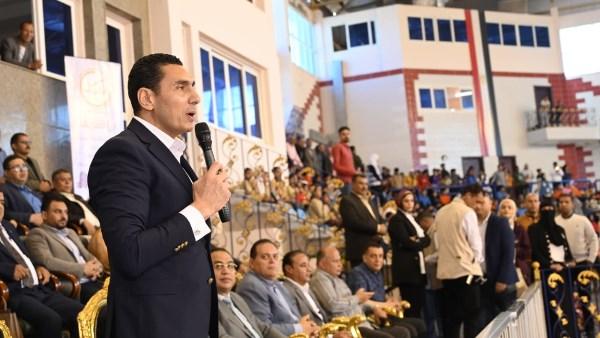 وزير الرياضة يتفقد الصالة المغطاة بالعريش