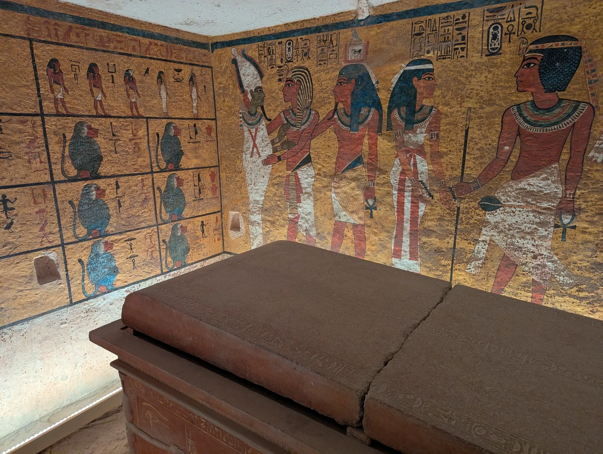 لوحات فنية مميزة فى مقبرة الملك الصغير توت عنخ آمون