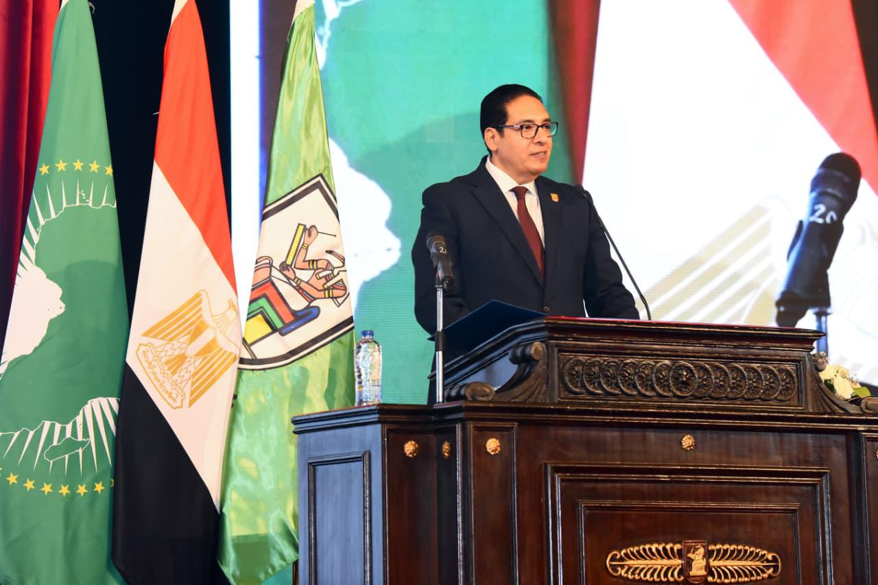 محمد سامي عبد الصادق رئيس جامعة القاهرة