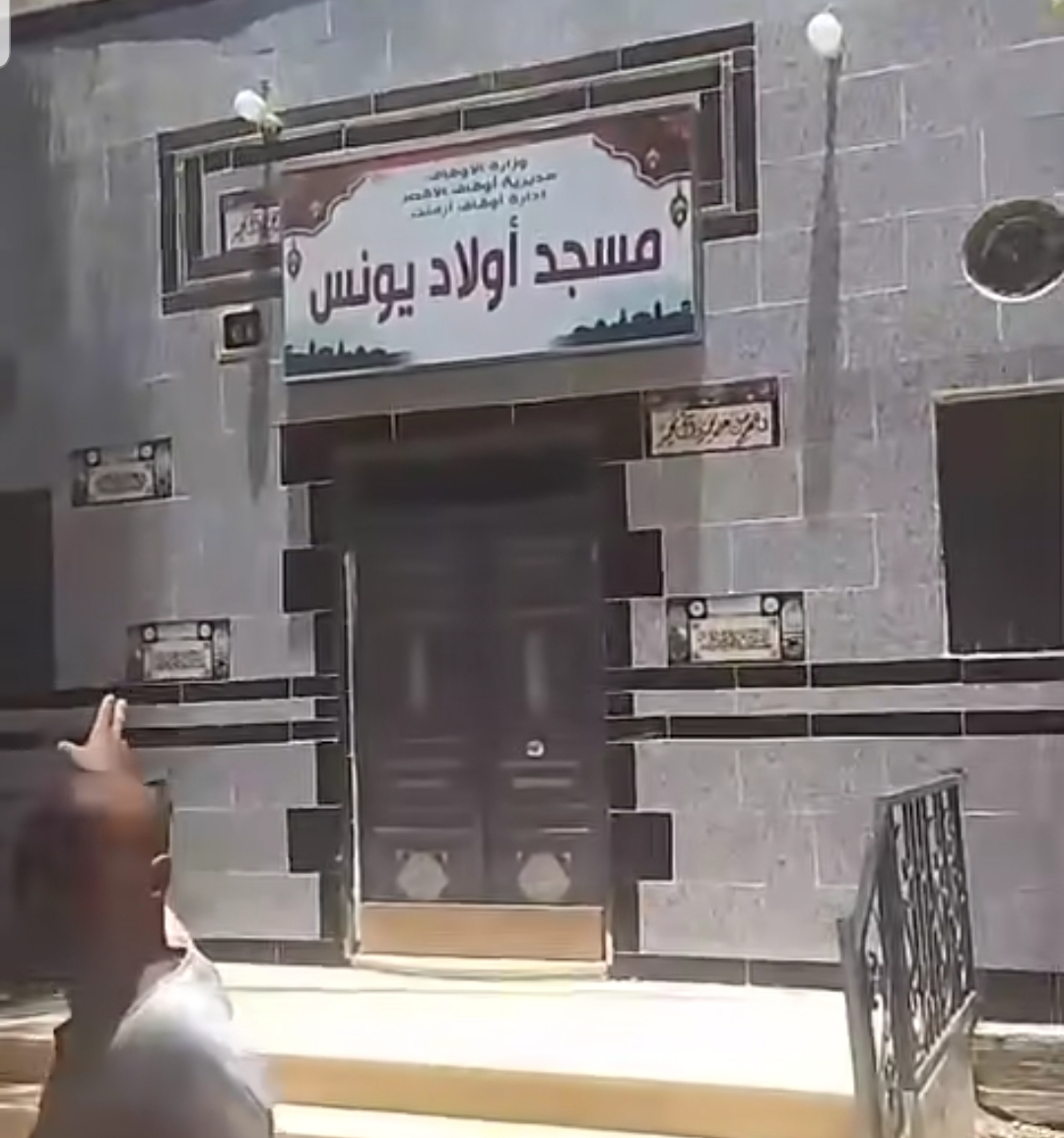 من امام المسجد المغلق