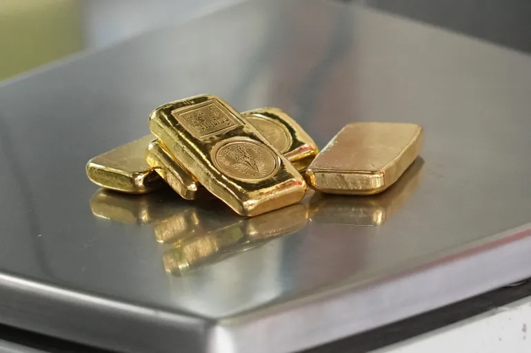 عاجل انهيار سوق الذهب بإنخفاض 2 .. والأونصة تصل لأدنى مستوياتها