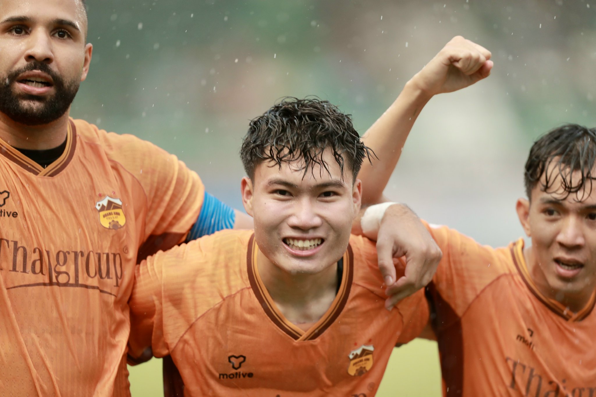 Lửa sém chân mày, HAGL chờ người hùng U.23 Việt Nam tỏa sáng: Thủ môn Trung Kiên mau khỏe lại đi!- Ảnh 3.
