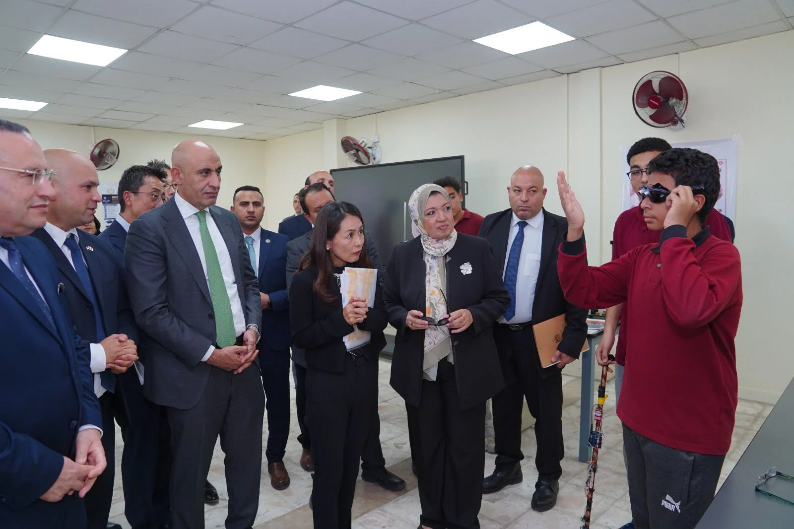 وفد حكومى يتفقد معهد الكوزن المصرى اليابانى ويشيد بتجربته التعليمية (1)