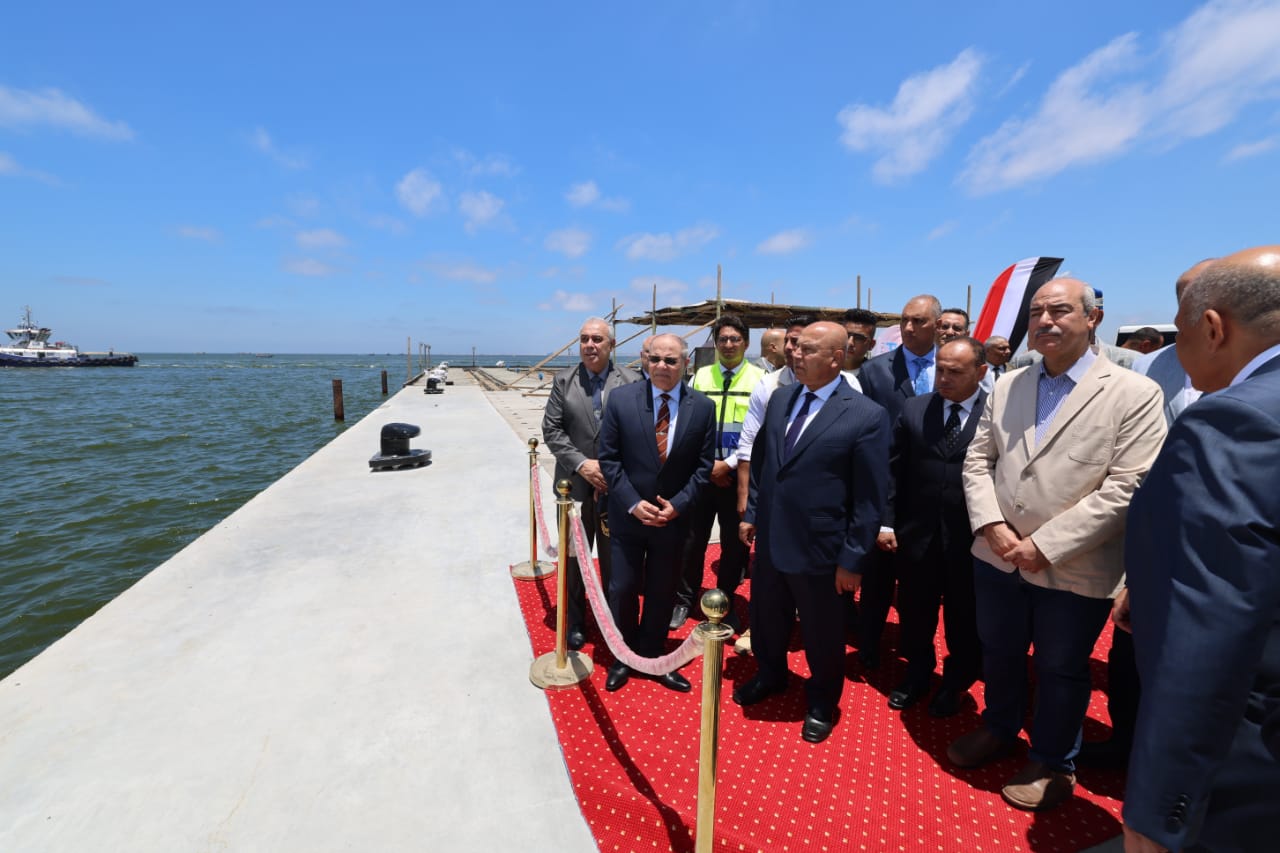 وزير النقل يتفقد مشروعات ميناءي الإسكندرية والدخيلة  (6)