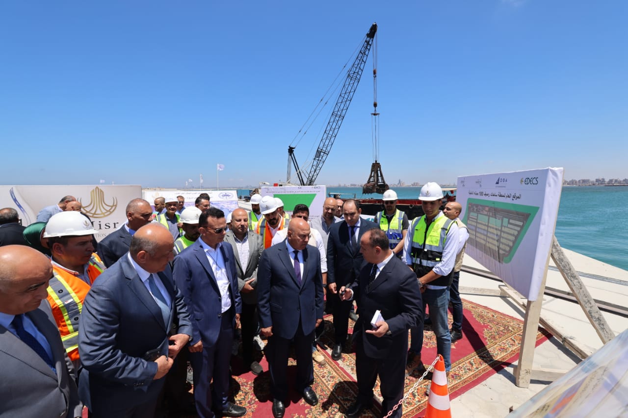وزير النقل يتفقد مشروعات ميناءي الإسكندرية والدخيلة  (1)