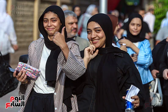 فرحة الطالبات قبل الامتحان