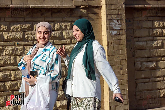 البسمة على وجوه الطالبات