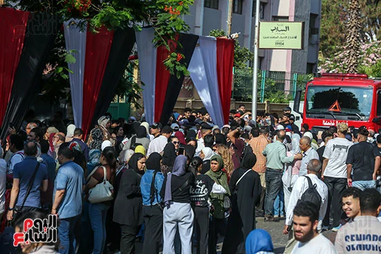زحام شديد فى اول يوم امتحان للثانوية العامة