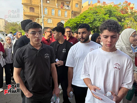 وصول الطلبة لجان الامتحان