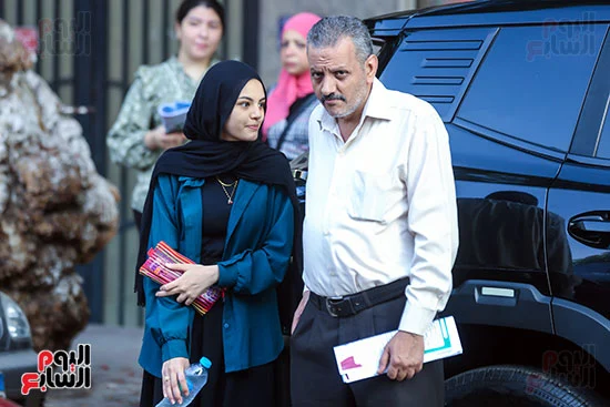 ولى امر يؤازر ابنته
