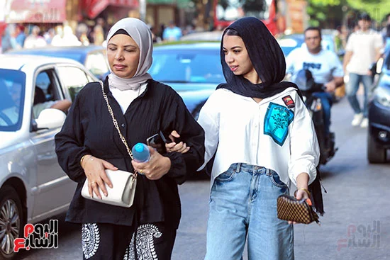 وصول الاطالبات لاداء الامتحان
