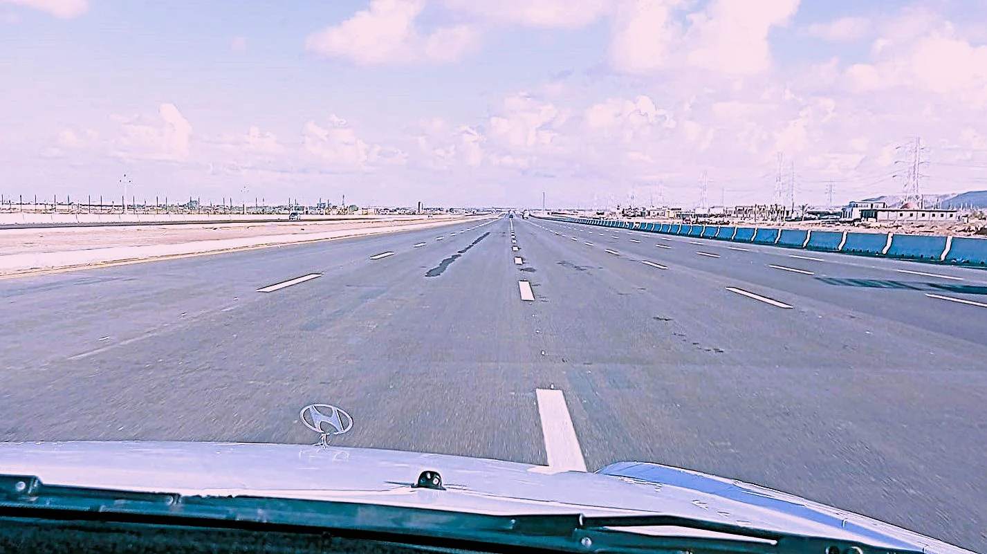 متعة القيادة على طريق مطروح