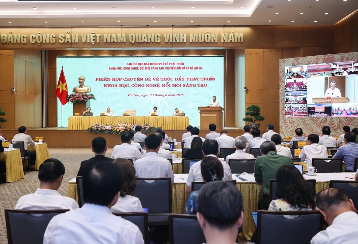 Thủ tướng yêu cầu khẩn trương trình cơ chế đột phá giao ngân sách, giao thẩm quyền trong phát triển KHCN, đổi mới sáng tạo. Ảnh: VGP.