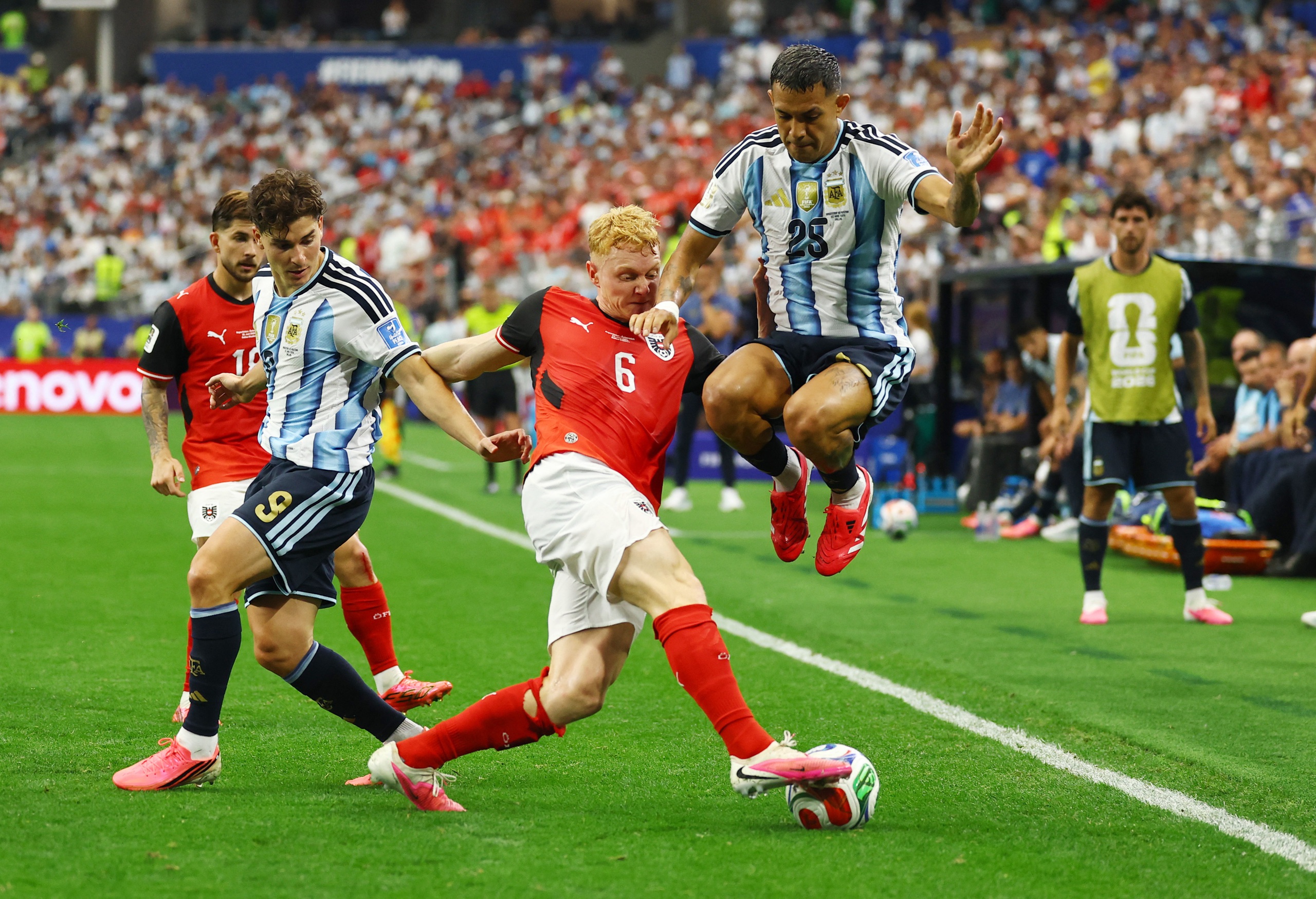 أدلى تلميذ ميسي بتصريح صادم، وأصدر أتلتيكو مدريد بياناً عاجلاً على الفور - الصورة 1. Đàn em Messi tuyên bố gây sốc, Atletico Madrid lập tức phải ra thông báo khẩn- Ảnh 1.